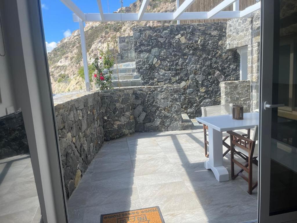 Milesian Suites Adamantas Room photo